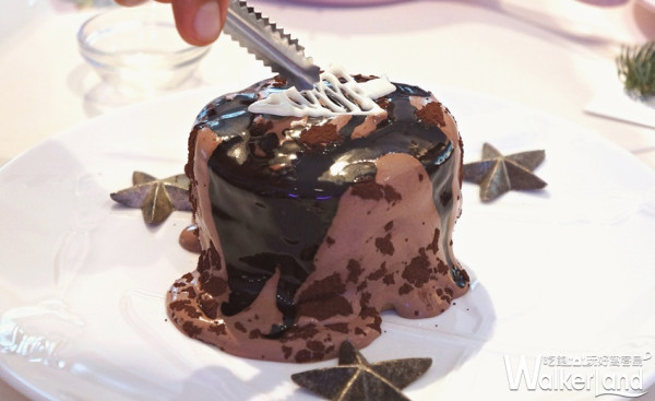 東區網美嗨起來！網美必吃Dazzling Cafe推出聖誕限定「提拉米蘇蜜糖吐司」，打造最強聖誕甜點Party。