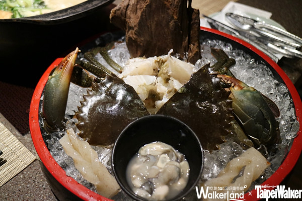 沙公不小心跑進涮涮鍋裡了！大地酒店月兒彎彎推出秋蟹美食盛宴。