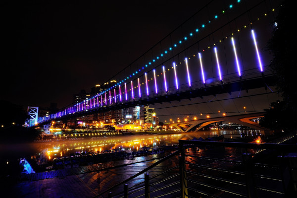 來去碧潭走走吧！ 吊橋光雕LIVE秀 6/21磅礡首演