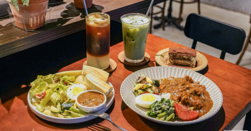 基隆不限時咖啡廳推薦！復古文青60年老宅不限時朶雨，七堵火車站旁必訪