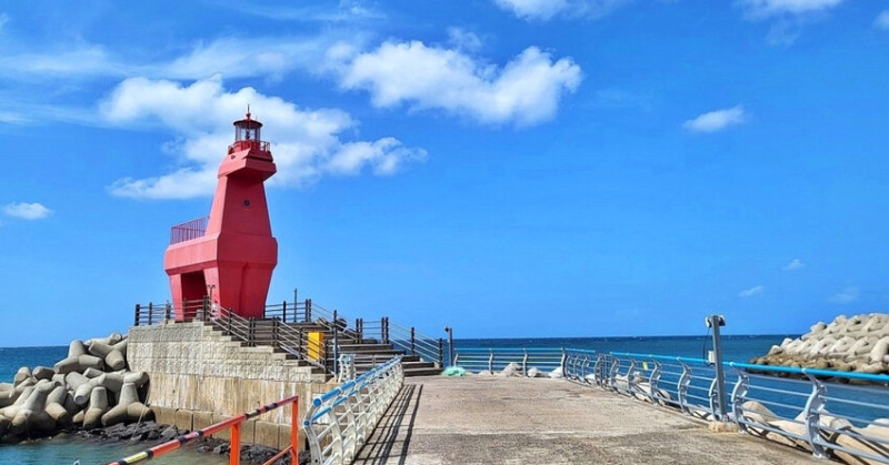 韓國濟州島必訪景點！梨湖港紅白馬燈塔超療癒，交通資訊 拍攝角度攻略。
