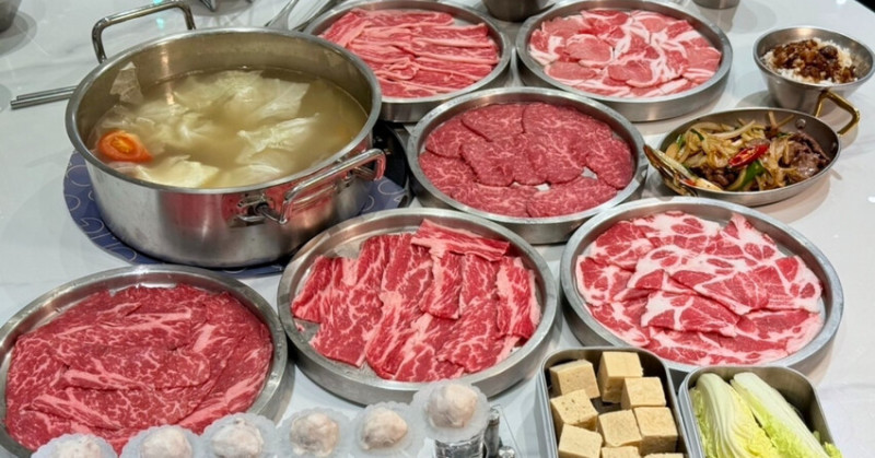 台南牛肉火鍋！東哥牛肉涮涮鍋蔬果牛骨湯頭涮和牛，招牌熱炒與捲餅必吃。