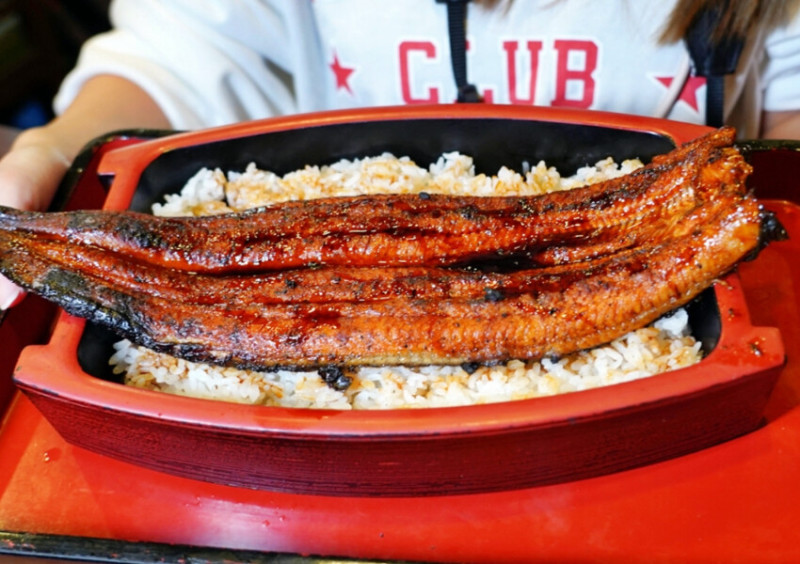 東京上野平價鰻魚飯！名代宇奈とと最低590日圓開吃，正宗備長炭火烤鰻魚飯。