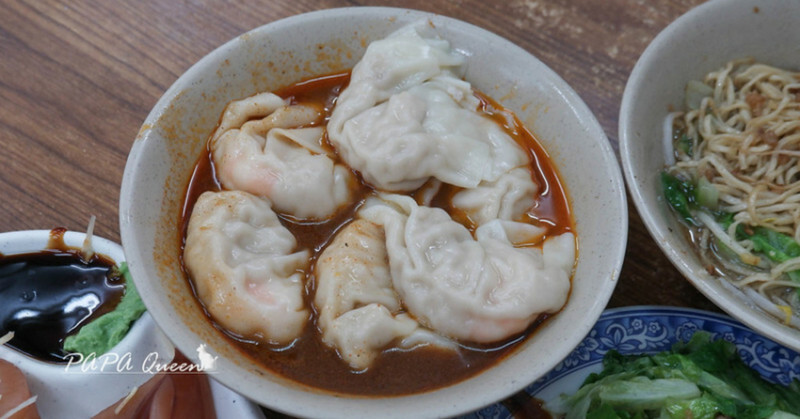 台中向上市場必吃！巨無霸餛飩江家餛飩，一開店就客滿。