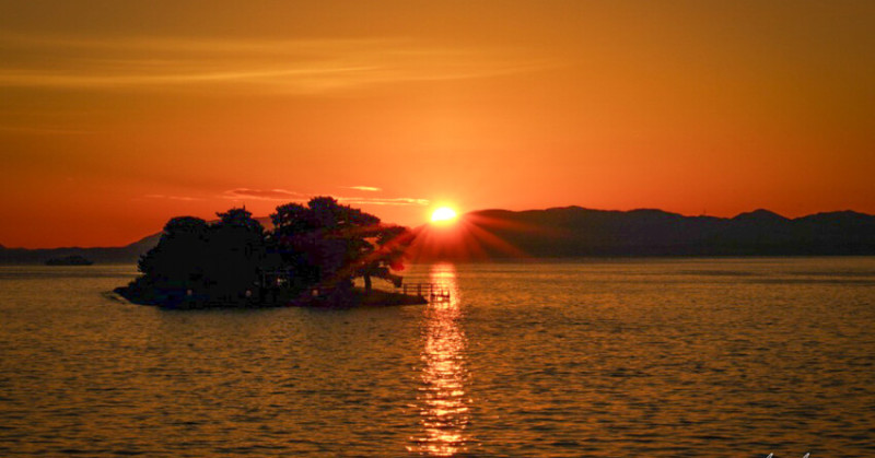 日本夕陽百選美景！宍道湖夕陽最佳觀賞地島根縣立美術館旁，循環巴士接送直達。