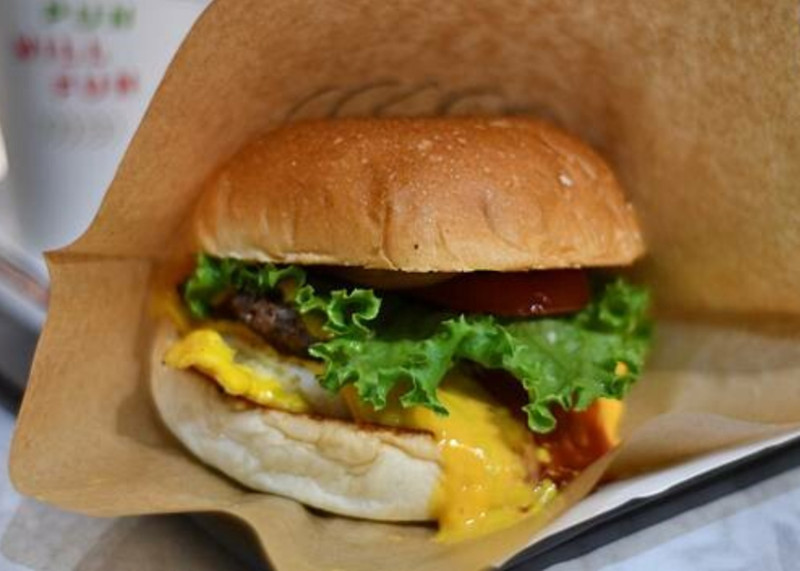 南科人快收藏！MEGOPUN剝皮辣椒漢堡超特別，還有老派經典起司爆漿美味，必吃推薦。