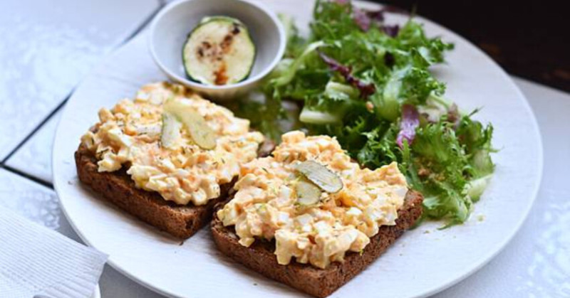 台南中西區咖啡秘境！老宅改造B.B.CAFE小黑熊咖啡，獨特藝廊結合早午餐。