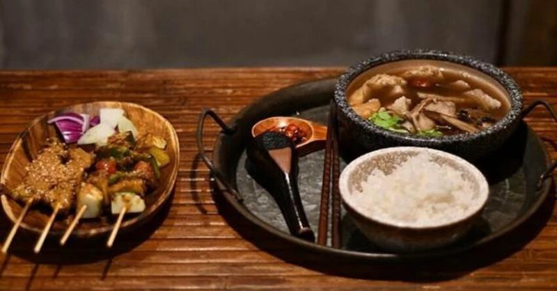 台南成大商圈異國料理！古晉馬來西亞沙嗲 肉骨茶，一秒飛到南洋街頭。