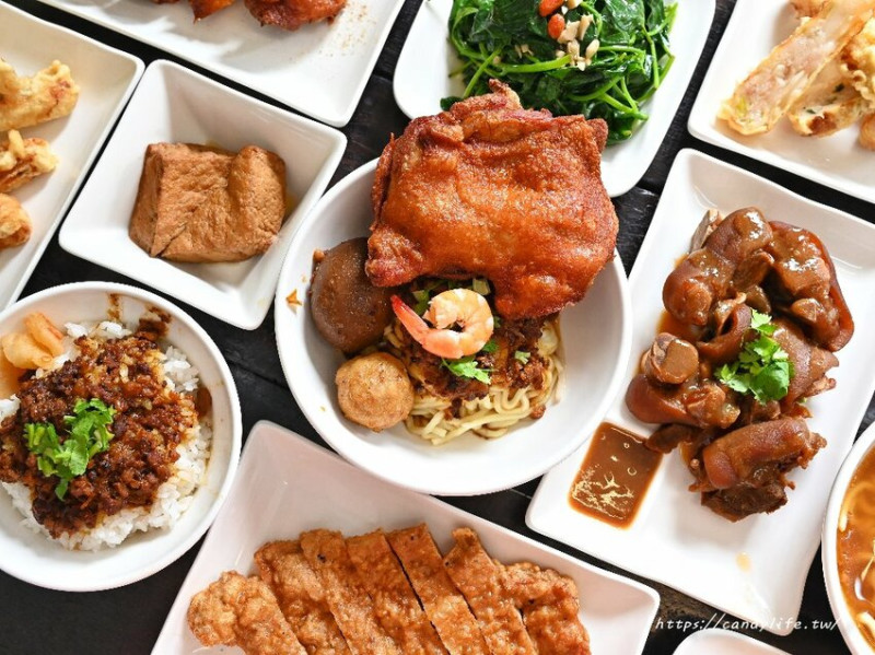 千田屋擔仔麵｜充滿復古文青風的古早味擔仔麵，湯頭濃厚，蝦味十足，激推香酥雞腿，外脆內嫩，咬下去還會噴汁呢～