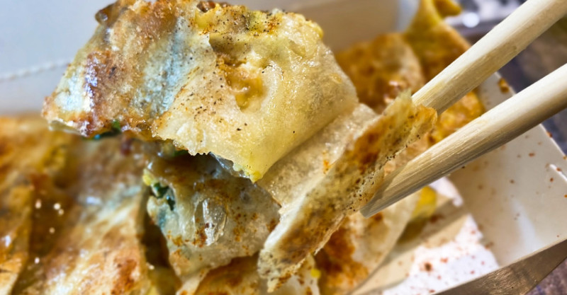 【早餐． 脆皮蛋餅 】難得吃早餐竟然讓我吃到「脆薄皮」的蛋餅，只有「爽」字可以形容，果然是google評價4.6的店．一餅早午餐