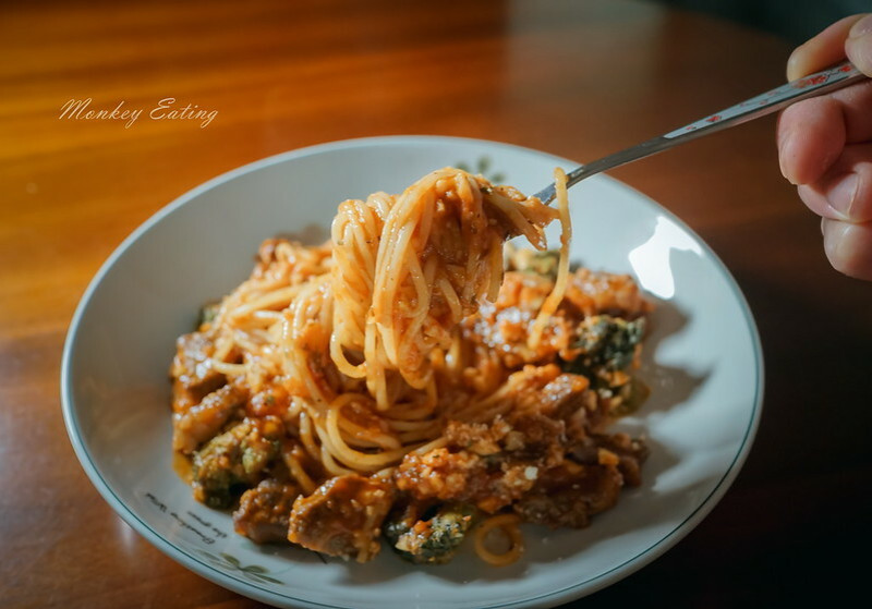 【食譜】茄汁牛肉義大利麵│大人小孩都愛的紅醬義麵，簡單作法輕鬆上菜！
