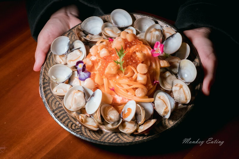 【食譜】鮭魚卵干貝蛤蜊白醬義大利麵│在家也能做餐廳浮誇系美食，滿滿的海鮮料超澎派！