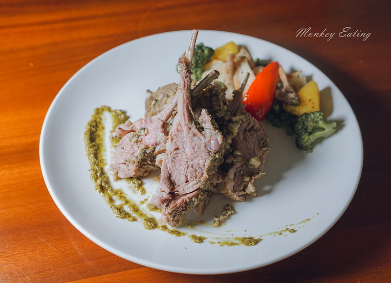 【食譜】蒜味孜然烤羊排│烤箱料理輕鬆上菜，沒有腥味軟嫩又好吃！