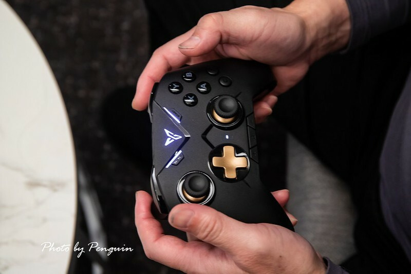 遊戲．飛智．黑武士2 Pro無線搖桿．Windows、Android、Switch皆可使用．平價入門．玩Switch遊戲簡易好上手