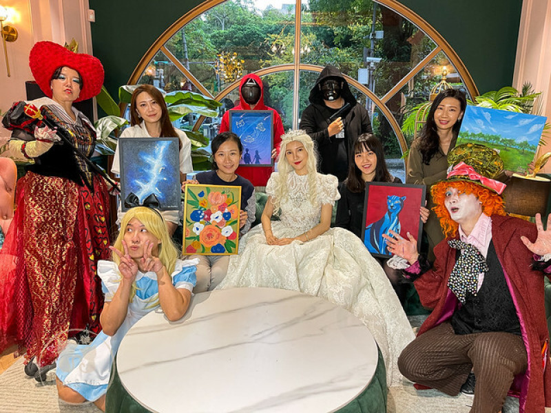 【台北大安區】『莎夏畫室 Sasha's Wonderland』藝術沙龍迷你班教學！零基礎畫室，創意揮灑自如！姐妹們畫唯美壓克力畫～喝下午茶拍森林系網美照！