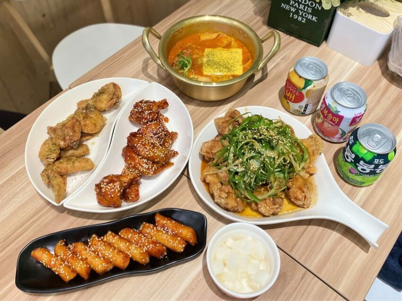 韓雞Bar-台中西屯加盟店｜多汁去骨醒腦青蔥炸雞必點！蜂蜜香釀炸雞香甜令人回味！西屯韓式炸雞推薦、西屯韓式推薦、西屯餐廳推薦、西屯美食推薦、台中韓式推薦