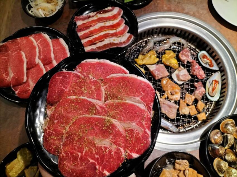 超吸睛的魔龍造型燒肉吃到飽-嘉義八攻燒肉