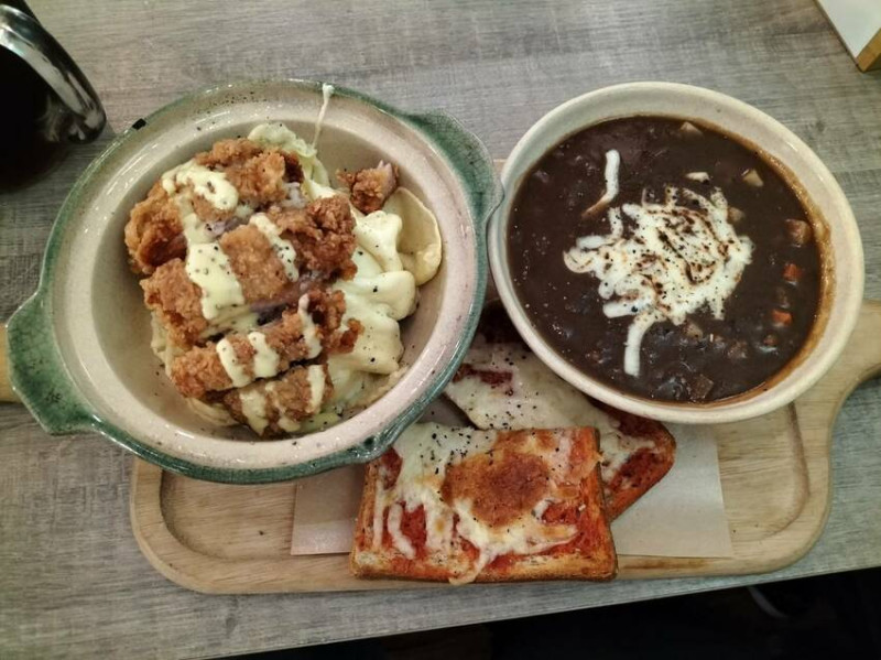 餐點好吃還有親人的店狗可以摸摸-嘉義米克斯寵物友善餐廳