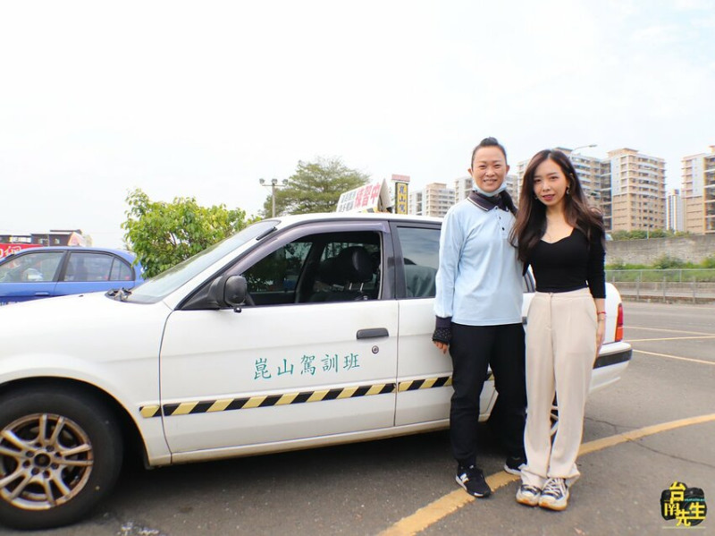 台南駕訓班女教練推薦／專業親切有耐心／近20年教學資歷／原車原場地考照／自在學開車無壓力／輕鬆考照一次過關－「台南崑山駕訓班朱美蓮教練」