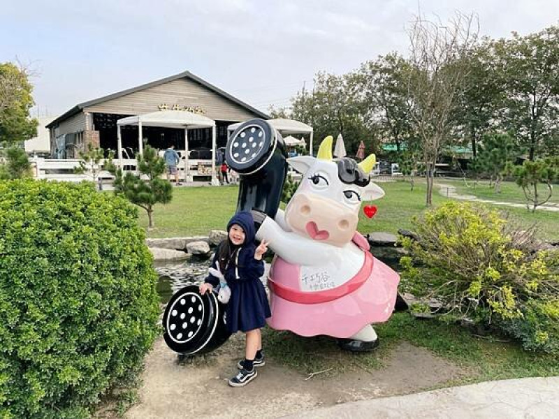 雲林「千巧谷牛樂園牧場」與牛的近距離接觸～～哞 ♪