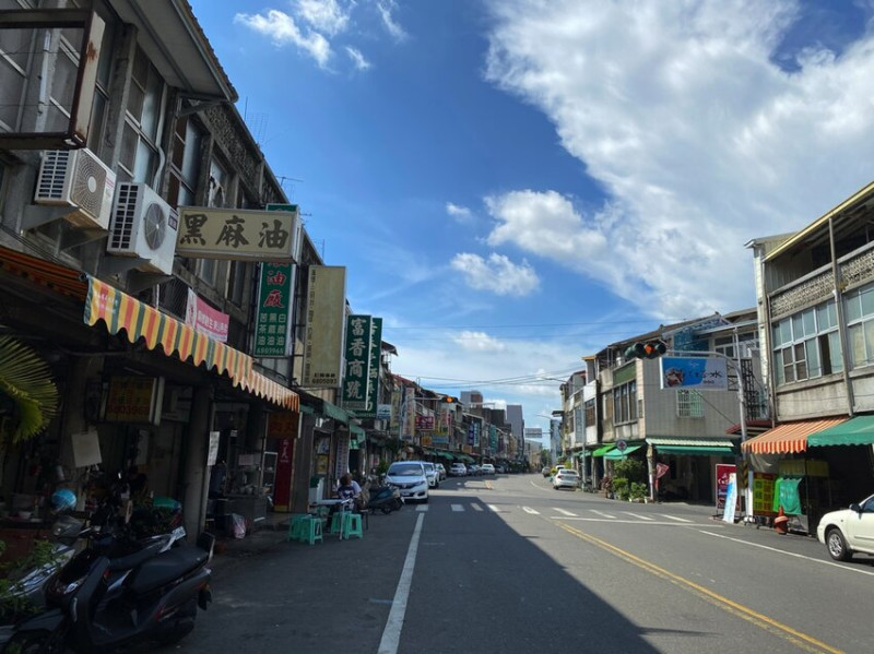 台南東山美食旅遊趣！東山老街除了東山鴨頭，這幾家也是必吃的在地美味！/東山肉圓.人氣豆花.你吃過嗎?/東山必吃銅板美食推薦 - 進食的巨鼠