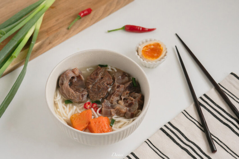 宅配美食｜賈以食日-這是一碗吃了會很舒服的秘製清燉牛肉麵 - 大妹吃太飽