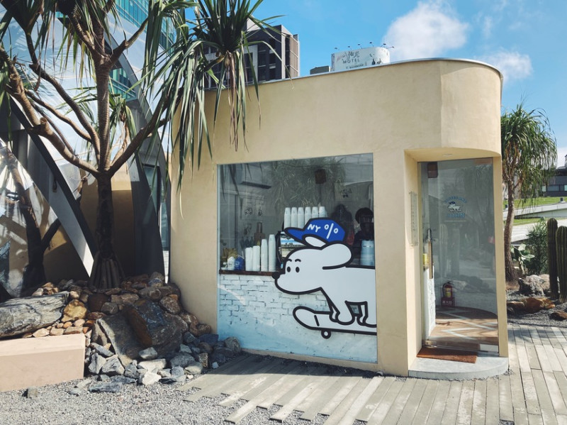 COFFEE AND JOHN _ 台中最夯的沙漠造景 PARK2,草悟廣場裡的可愛咖啡吧