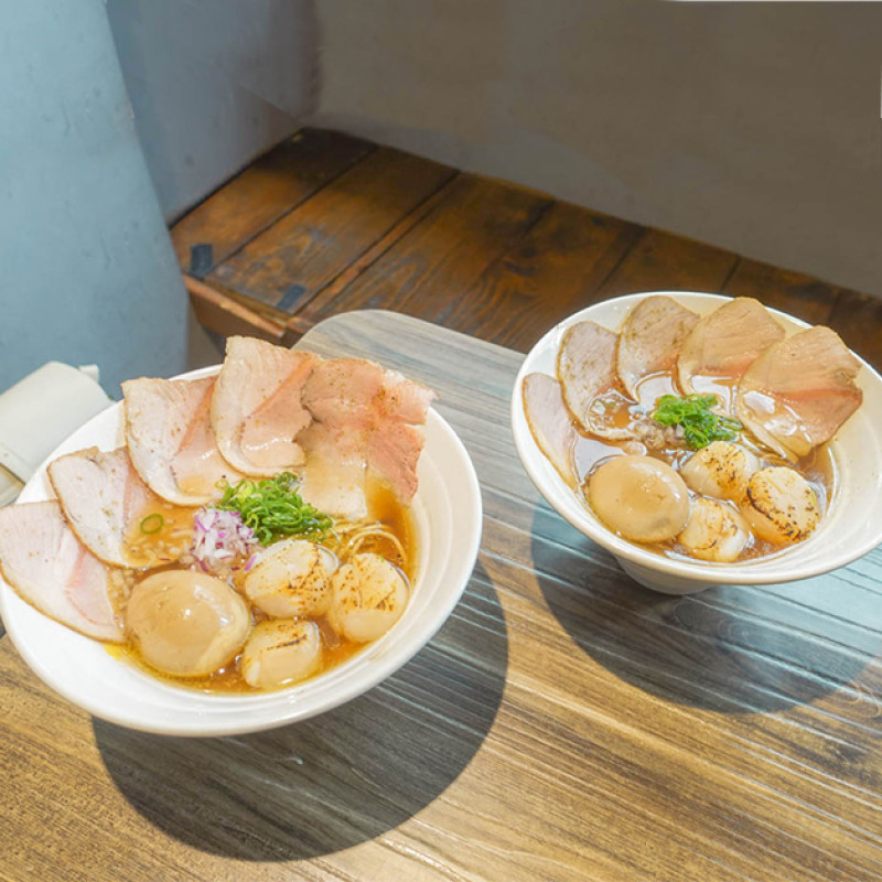 公館美食。墨洋拉麵  公館夜市有大干貝的柚香拉麵  有特色的貝貝香清湯拉麵