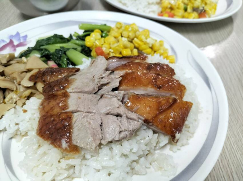 到了飯點就大排長龍的美味便當-嘉義新玉珍烤鴨