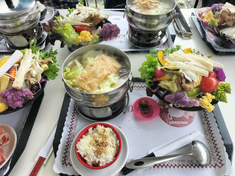 美美的櫻花配茶油雞鍋-南投信義冠鈺園茶園小火鍋