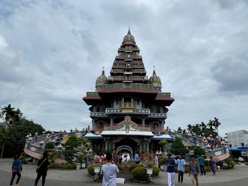印尼棉蘭遊-印度風的天主教堂 