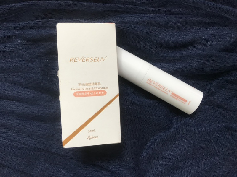 【美妝】使用安心，效果超強的（逆光REVERSEUV）的【隔離精華乳】
