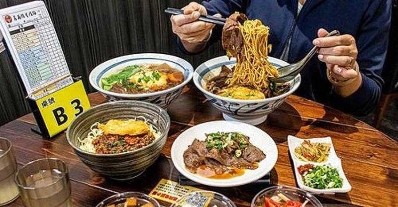 高雄牛肉麵推薦║真男饌牛肉麵║高雄超人氣牛肉麵店！超大份量，好銷魂啊！2020年禾台丸肉燥飯更是高雄十大肉燥飯之一，超厲害！