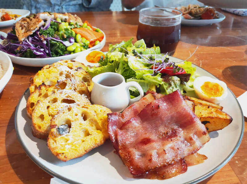 中山晴光商圈餐廳，有卡拉OK運動酒吧，Maya Resto Cafe食來運廣西餐坊／肋眼牛排，披薩，雞尾酒／包廂，團體包場聚餐/ 花博圓山咖啡廳美食。