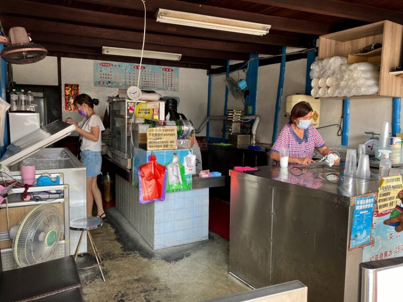 台南一日小旅遊.前往台南後壁尋找陳嘉玲/俗女養成記景點導覽/菁寮老街.俗女村.新營小吃推薦 - 進食的巨鼠