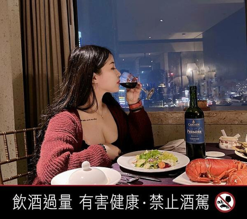 [紅酒飲用心得] 我帶著紅酒去微旅遊 X 君品酒店 奢華海陸餐 2022智利紅酒推薦 智利卡門酒莊 前鋒系列 卡門妮爾 千元內平價紅酒推薦