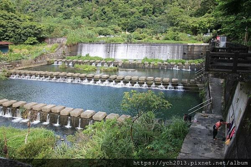 礁溪五峰旗瀑布與聖母朝聖地天主堂、登山步道
