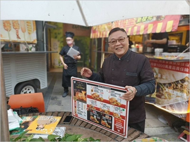 台式潛艇堡教父 獨創鐵板燒爆漿沙威瑪 排隊美食驚艷信義商圈