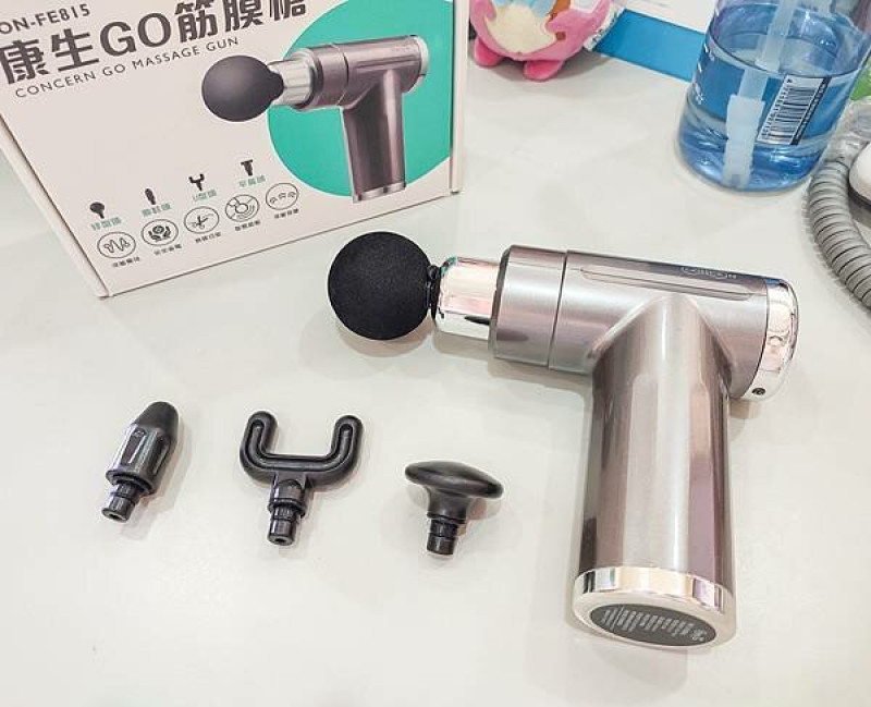 【寶島愛生活】筋膜槍開箱｜按摩不求人！輕巧一機在手隨時都能鬆一下｜CONCERN康生GO筋膜槍｜母親節禮物推薦、康是美限時加價購特惠
