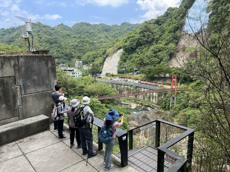 新北步道｜外按古道(淡蘭古道石碇段)：淡蘭吊橋至石碇老街/平緩步道/輕鬆好走親子步道