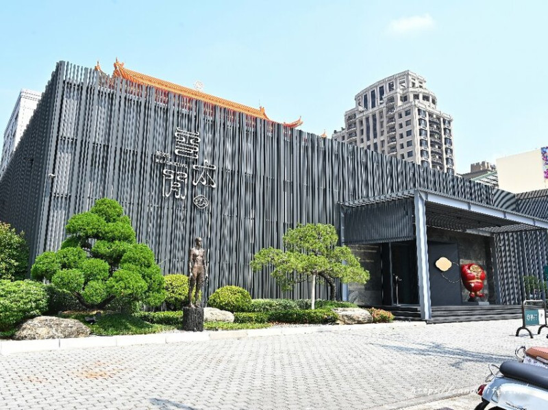 雲太閒茶文化｜結合藝術與茶飲的文化茶館，近百種餐點，享美食還可以欣賞藝術品，還有專屬停車場～