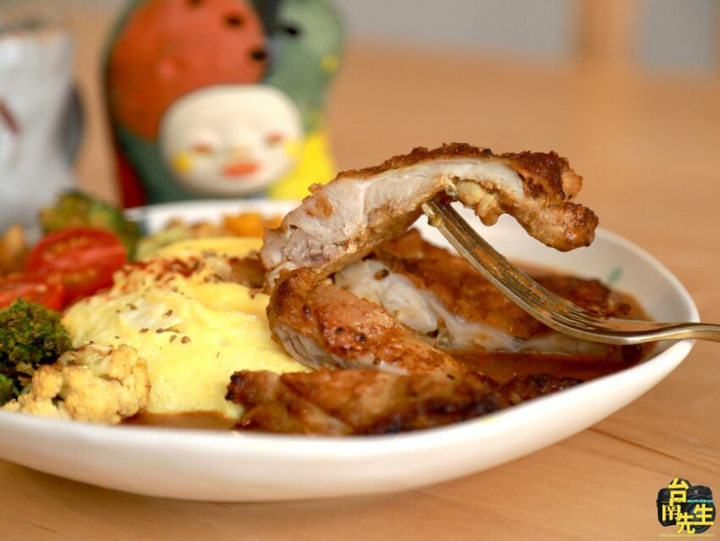 台南咖哩飯／沒提前預約保證吃不到／隱身巷弄沒有在地人帶路找不到／陶藝教室結合餐飲／捏陶體驗手作課程