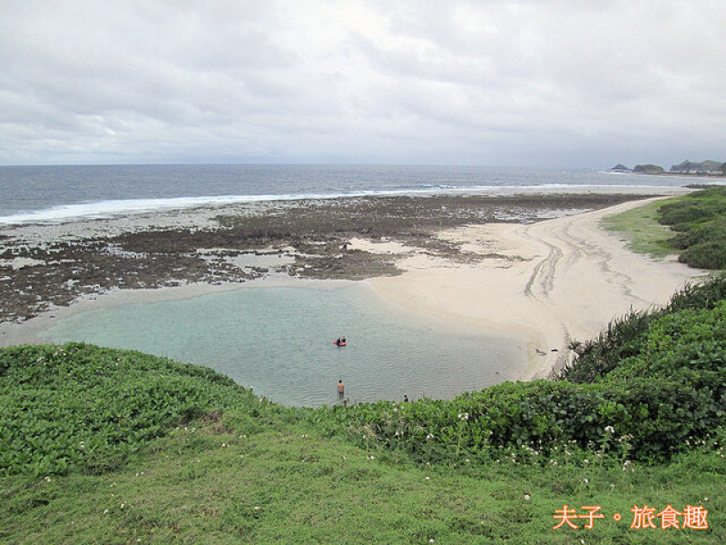 綠島燈塔 烏油窟  靜謐潟湖 純白沙灘