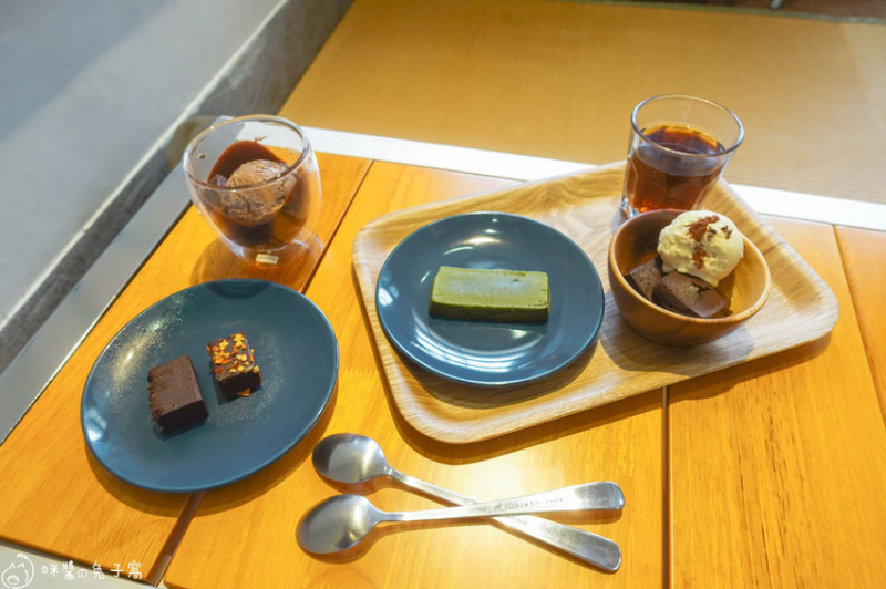 台南美食。堯平布朗尼  綿密的14種布朗尼綜合蛋糕  激推辛咖哩布朗尼