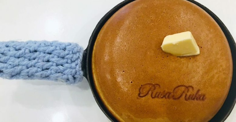 自由之丘必吃鬆餅!!宛如從繪本跳出來的鐵鍋鬆餅，還有免費添鬆餅服務的Rusa Ruka