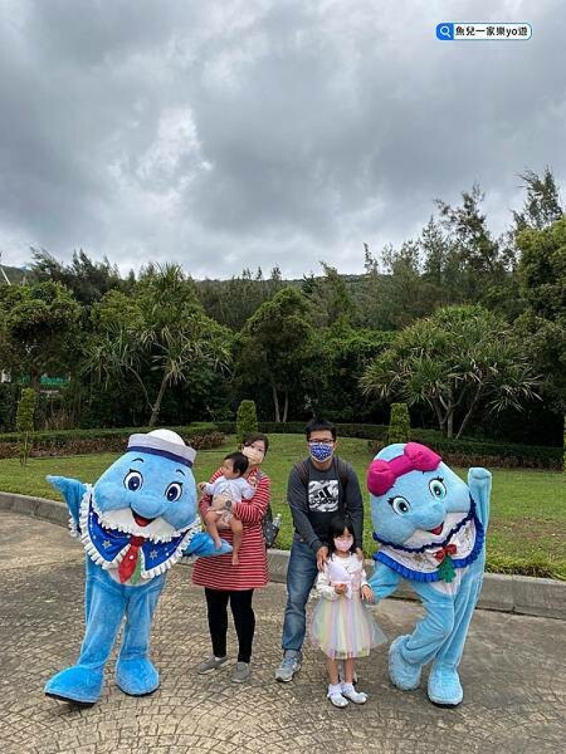 花蓮／遠雄海洋公園｜不能出國就來這玩！精采嘉年華遊行彷彿置身國外｜與美人魚及大魟魚的浪漫邂逅｜義大利名師Sitdown Please的龍蝦親子裝到底買不買？！｜兩天一夜DAY2