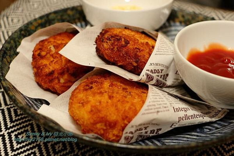 【家常料理】明太子可樂餅。日式經典料理，外酥內軟難以抗拒，牽絲的最對味