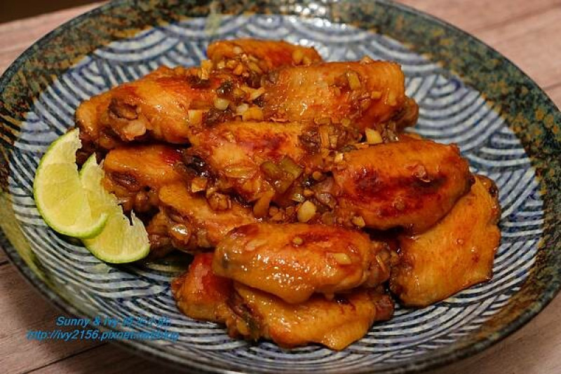 【家常料理】雪碧雞翅。鮮嫩多汁越吃越ㄙㄨㄚˋ嘴，不管大人、小孩都嫌不夠吃　