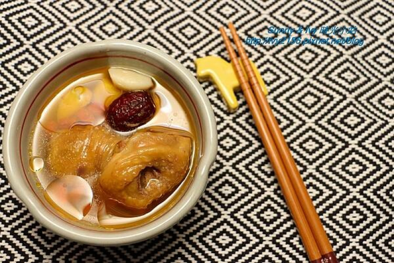 【親子手作料理】蒜頭雞。免開火一指神功即可上桌