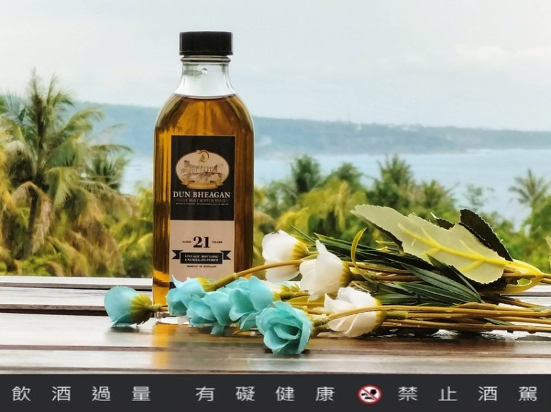 [酒訊雜誌2022年度十大威士忌] 愛與力量的象徵-唐堡21年單一麥芽威士忌